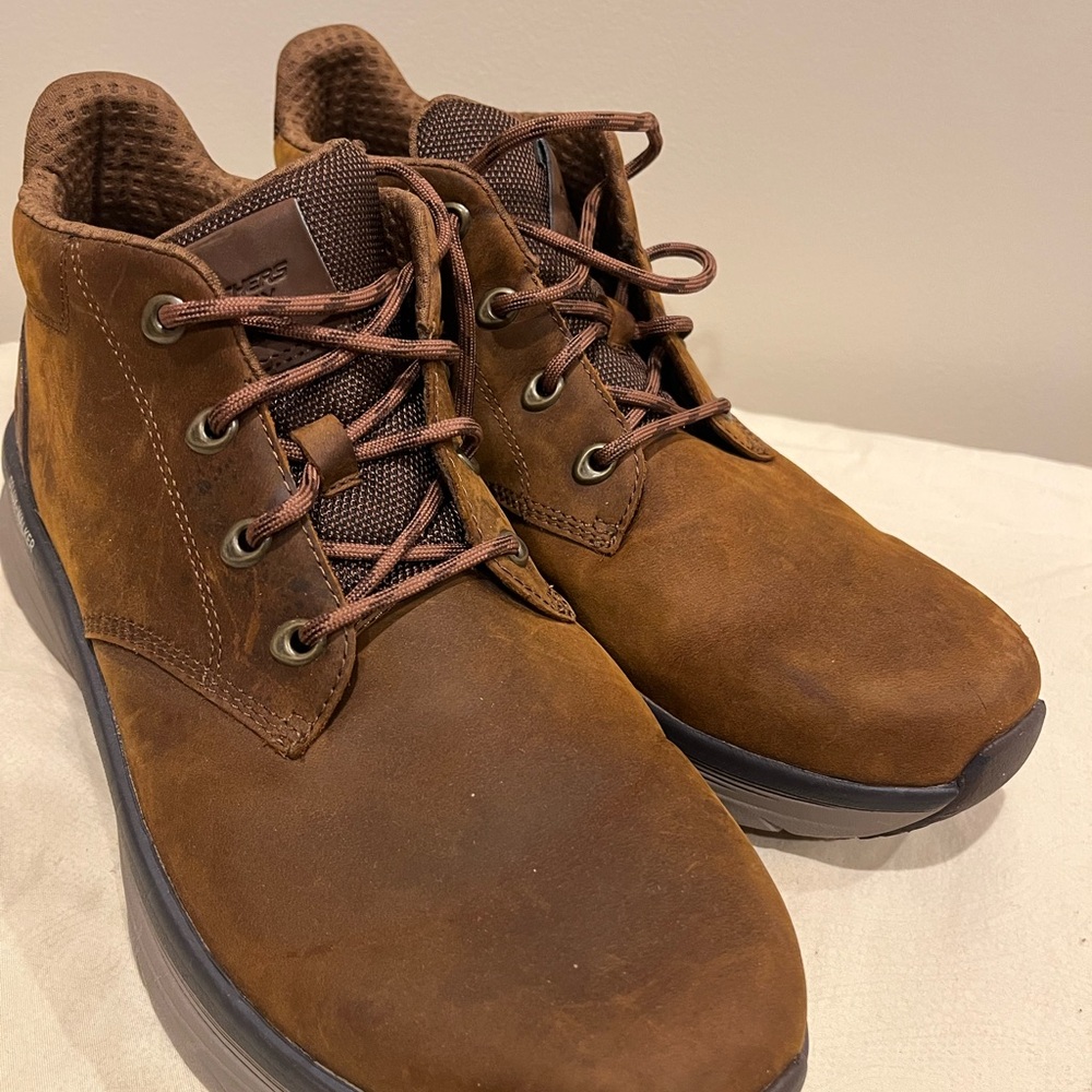 Skechers 11M Brown D’Lux Walker Leather Cushioned Boots